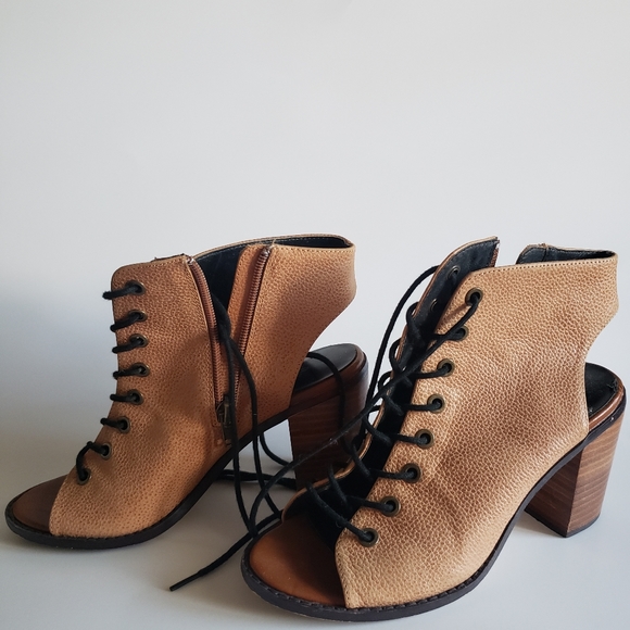 Lace up heeled sandals - Picture 2 of 5